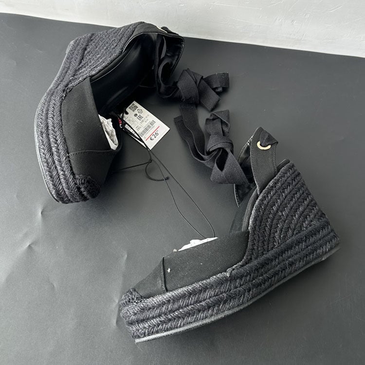 Sandale romane cu șiret în față, vârf pătrat, partea superioară din țesătură, talpă din cauciuc — Vara 2025