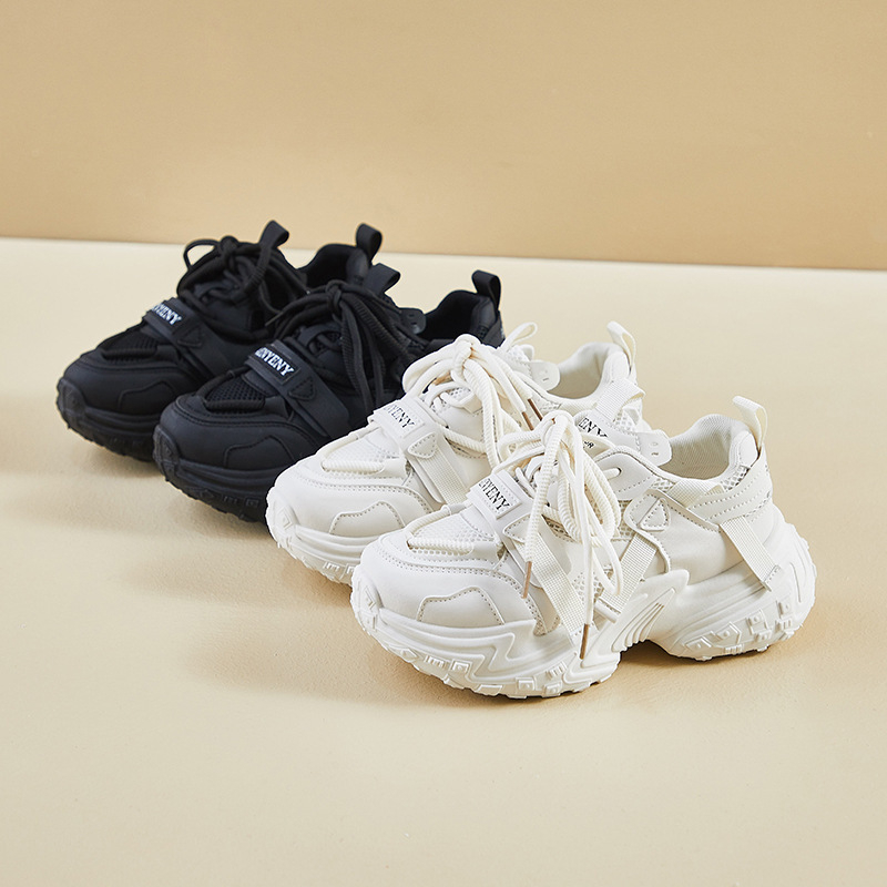 Ženske chunky tenisice tipa dad shoes s mrežastim gornjim dijelom, gumeni potplat, visina pete 3–5 cm, prednje vezanje, zaobljeni vrh