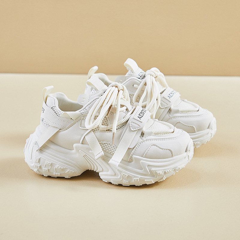 Ženske chunky tenisice tipa dad shoes s mrežastim gornjim dijelom, gumeni potplat, visina pete 3–5 cm, prednje vezanje, zaobljeni vrh