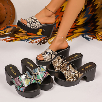 Γυναικείες slip-on σανδάλια με PU επάνω, στρογγυλή μύτη, πλατφόρμα άνω των 8 cm, σόλα από αφρώδες καουτσούκ