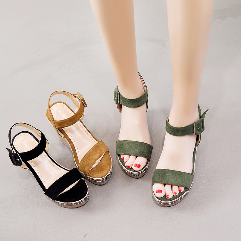 Pántos szandál velúr felsőrésszel, csat-zárás, poliuretán talp, rendkívül magas sarok (>8 cm)