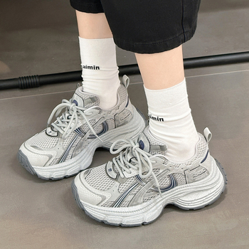 Ženske tenisice dad shoes – ultralagane, debeli potplat, prozračni mrežasti unutarnji dio, prednje vezivanje, niski gornji dio