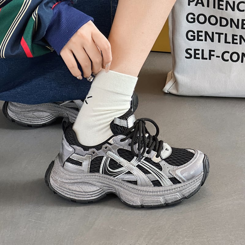 Ženske tenisice dad shoes – ultralagane, debeli potplat, prozračni mrežasti unutarnji dio, prednje vezivanje, niski gornji dio