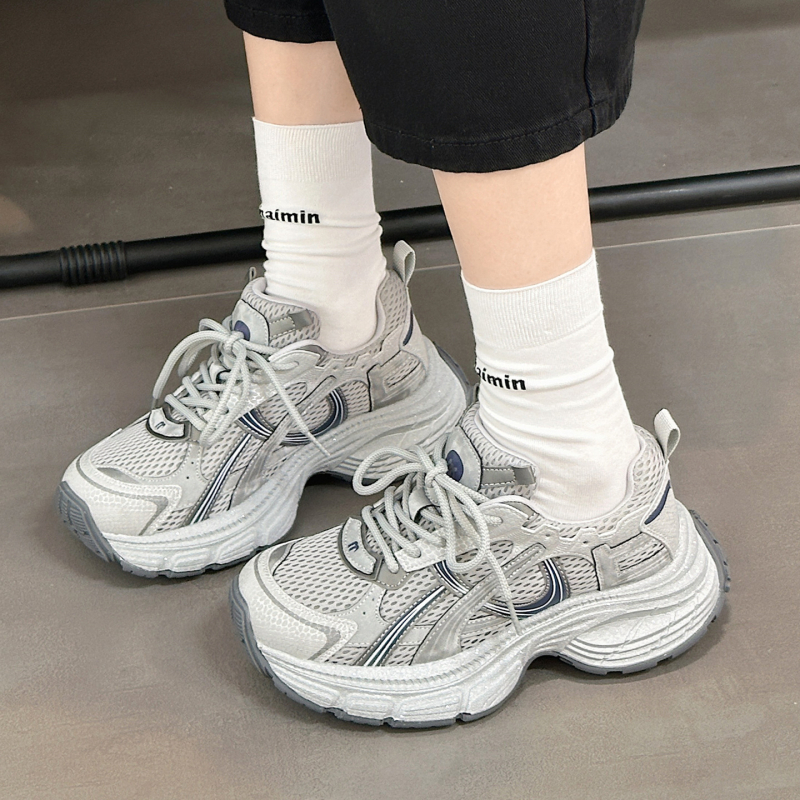 Ženske tenisice dad shoes – ultralagane, debeli potplat, prozračni mrežasti unutarnji dio, prednje vezivanje, niski gornji dio