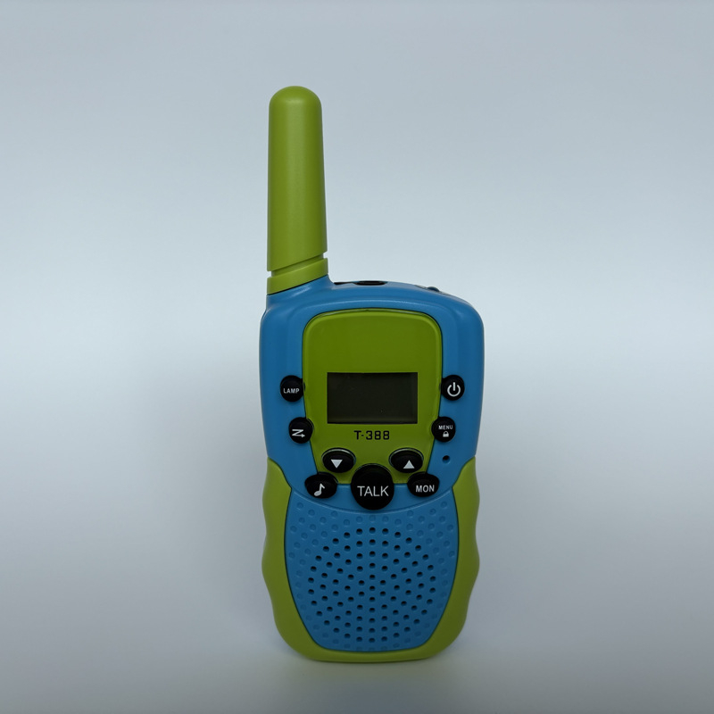 Detské walkie-talkie T-388, 400-470MHz, 0,5W, dosah 1,5–3km, 4× AA batérií, s displejom