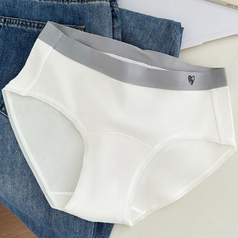Női lélegző pamut alsónemű, középmagas derék, kötött anyag, 100% pamut az ágyék területén, fő anyag 90–95% pamut