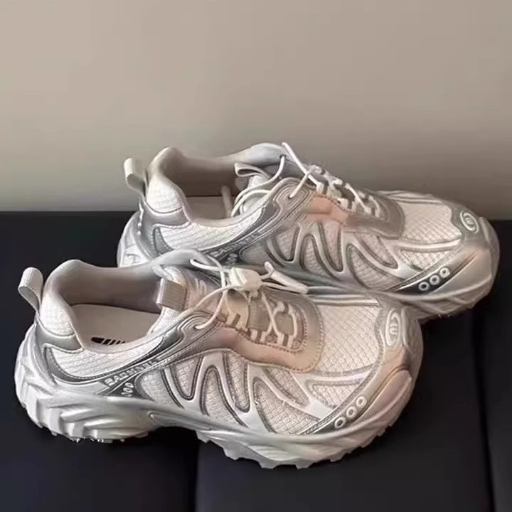 Ženske tenisice stil dad shoes, lagane i prozračne, gornji dio od mrežice i prave koze, debeli gumeni potplat, povećavaju visinu, vezanje