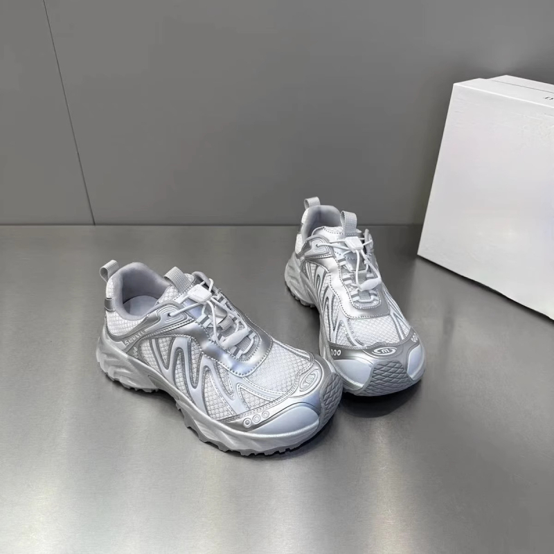 Ženske tenisice stil dad shoes, lagane i prozračne, gornji dio od mrežice i prave koze, debeli gumeni potplat, povećavaju visinu, vezanje