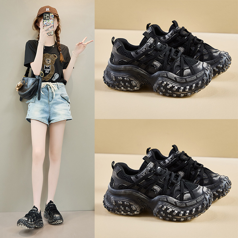 Ženske tenisice tipa dad shoes s debelim potplatom za povećanje visine; gornji dio PU+ mreža; prednje vezivanje; potplat od gume injekcijskog kalupa; svakodnevna upotreba