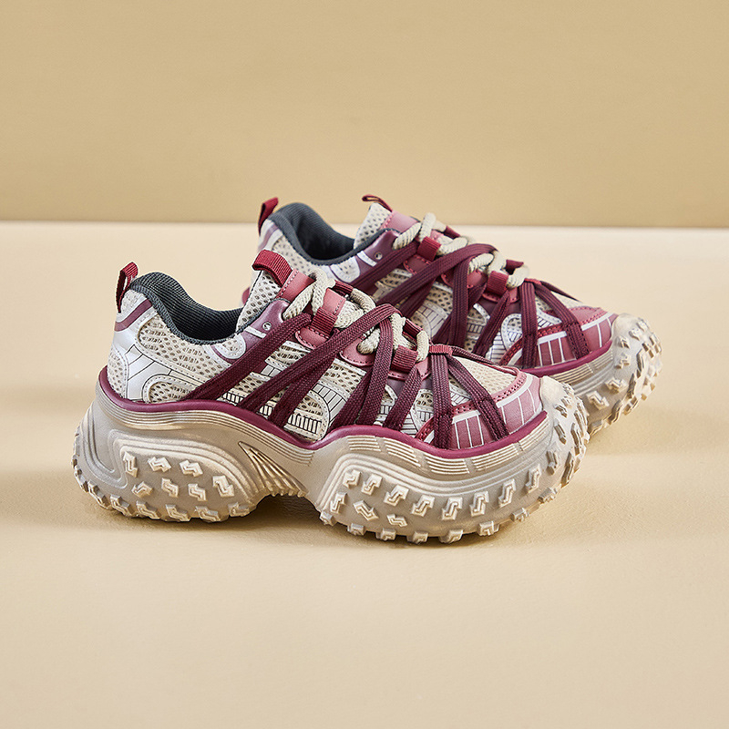 Ženske tenisice tipa dad shoes s debelim potplatom za povećanje visine; gornji dio PU+ mreža; prednje vezivanje; potplat od gume injekcijskog kalupa; svakodnevna upotreba