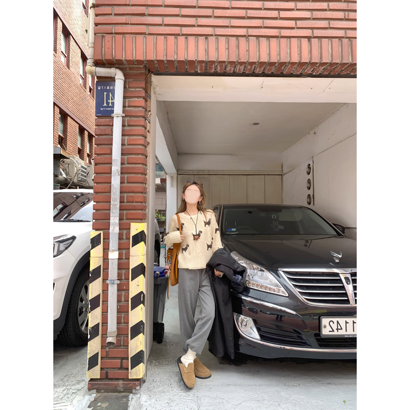 Cardigan svijet s uzorkom životinja, materijal: pamuk 70-80% + poliester <30%, okrugli izrez, dugi rukavi, ravni kroj, duljina 50-65 cm