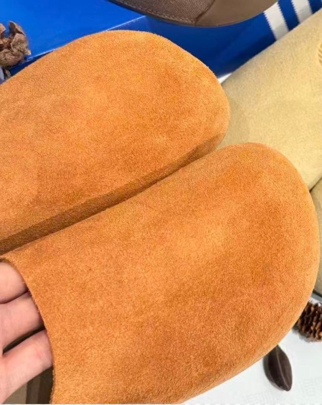Toe-Cap Slip-On Sandale — Platnene gornji dio, kožna podstava, gumena potplata, dizajn toe-cap, okrugla prst