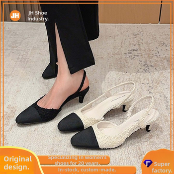 Dámske sandále so štvorcovým tvarom špičky, textilný horný materiál, stredne vysoký hrubý podpätok, PU stielka