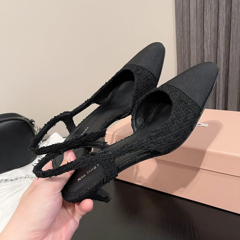 Dámske sandále so štvorcovým tvarom špičky, textilný horný materiál, stredne vysoký hrubý podpätok, PU stielka