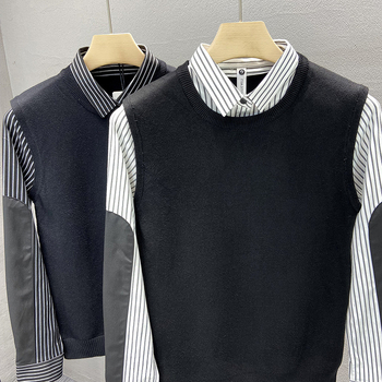 Πλεκτός πουλόβερ με γούνα κουνελιού, σχέδιο color-block, στενή γραμμή, γιακά τύπου πουκάμισου