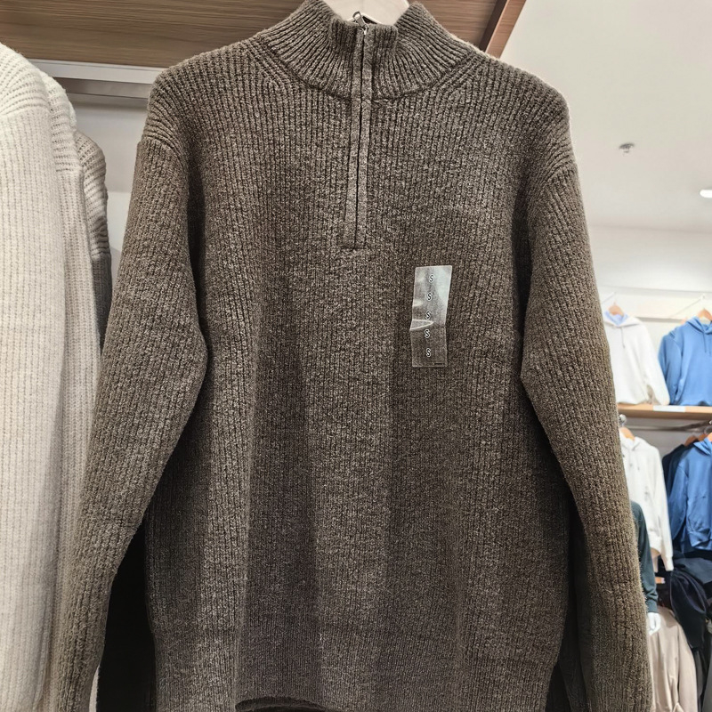 Πουλόβερ σε κορεατικό στυλ με στάσιμο γιακά, σε φαρδιά γραμμή, μακριά μανίκια