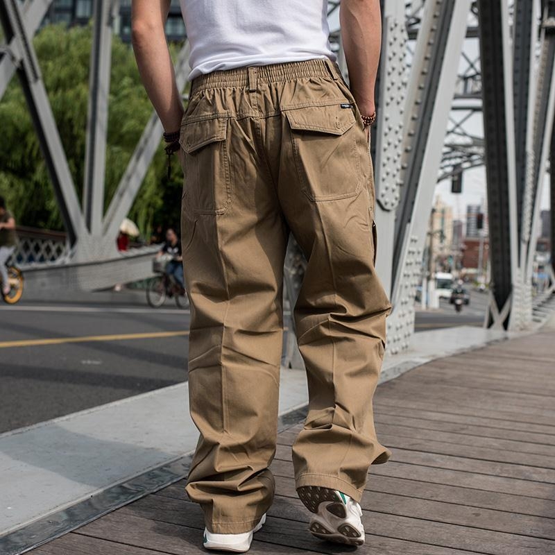 Muške pamučne svakodnevne hlače, opuštena kroj, ravne nogavice, srednje visine struka, više džepova