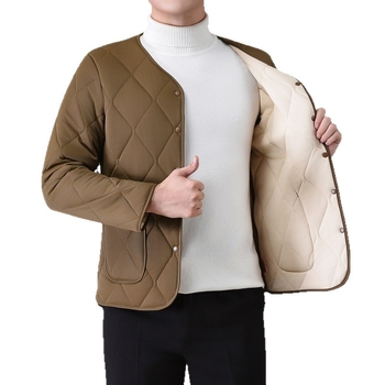 Ανδρικό γιλέκο από παχύ μαλλί με V-λαιμό, γέμισμα από βαμβάκι, επένδυση πολυεστέρα, πλαϊνά τσεπες, κουμπιά, ίσιο τελείωμα, χαλαρό στυλ