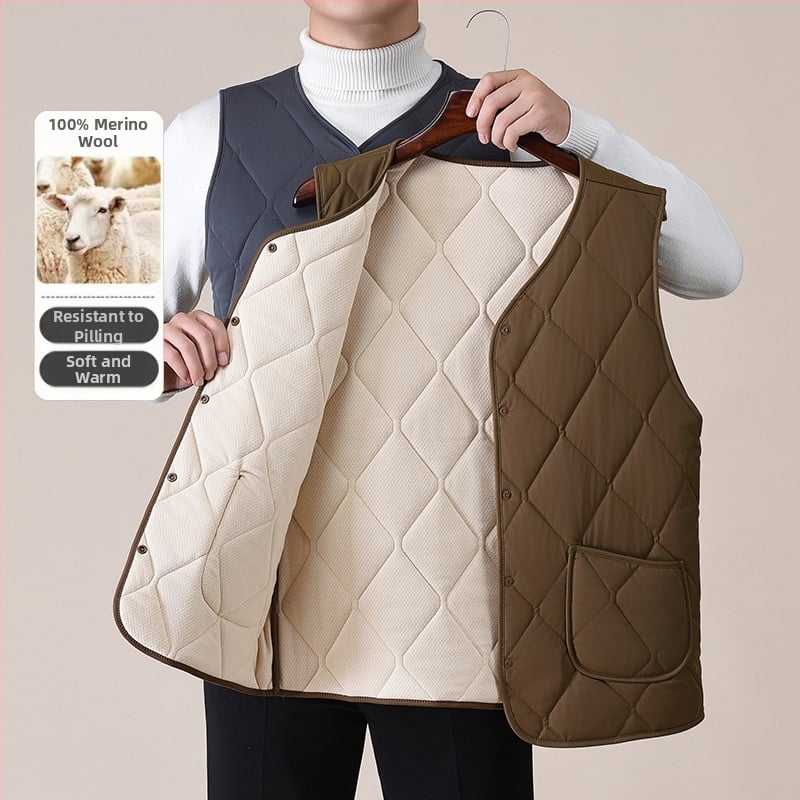 Ανδρικό γιλέκο από παχύ μαλλί με V-λαιμό, γέμισμα από βαμβάκι, επένδυση πολυεστέρα, πλαϊνά τσεπες, κουμπιά, ίσιο τελείωμα, χαλαρό στυλ