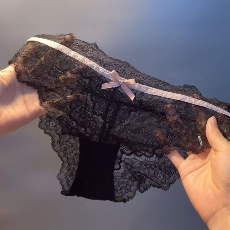 Ženske gaćice od čipke sa srednjim strukom, bezšivne, prozračne – glavni materijal: najlon 90–95%, pamučan klin 100%
