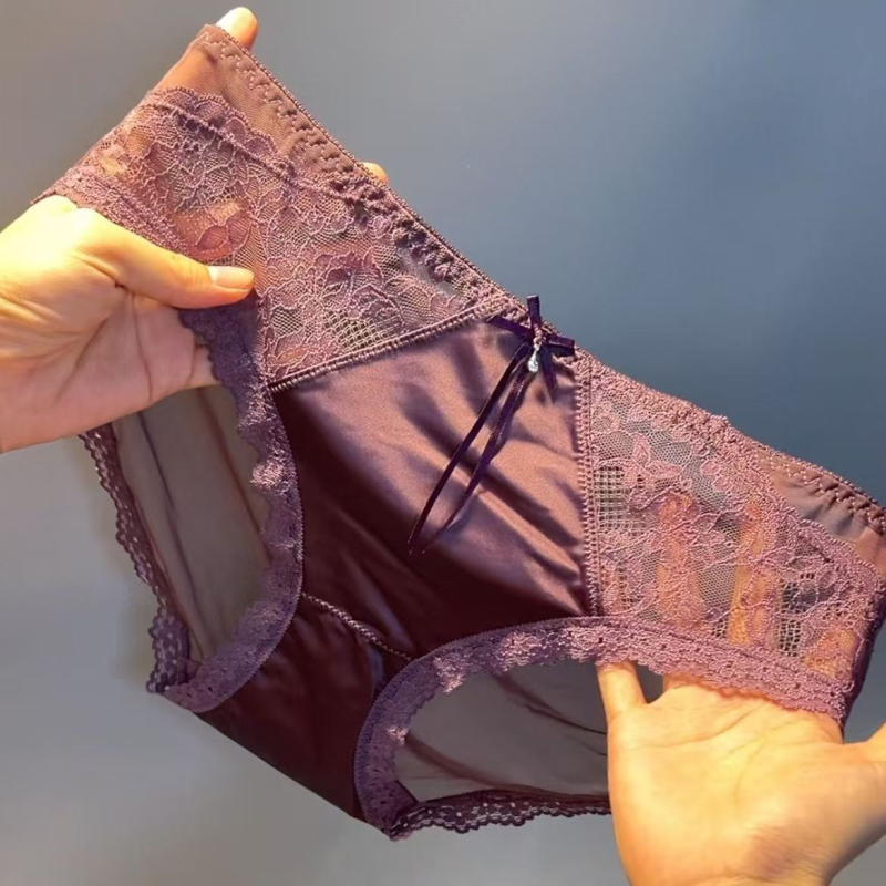 Ženske gaćice od čipke sa srednjim strukom, bezšivne, prozračne – glavni materijal: najlon 90–95%, pamučan klin 100%