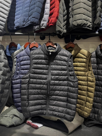 Υπερλεπτό γιλέκο με πούπουλα, εξωτερικό ύφασμα νάιλον, περιεκτικότητα σε πούπουλο 86–90%, γέμισμα 90 g λευκό πούπουλο από πάπιες, λεπτό, χωρίς κουκούλα