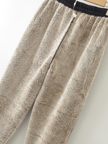 Őszi-téli fleeces nadrág, szabad szabású, mikroelasztikus, közepes vastagságú, poliészter 90–95% (fő anyag)