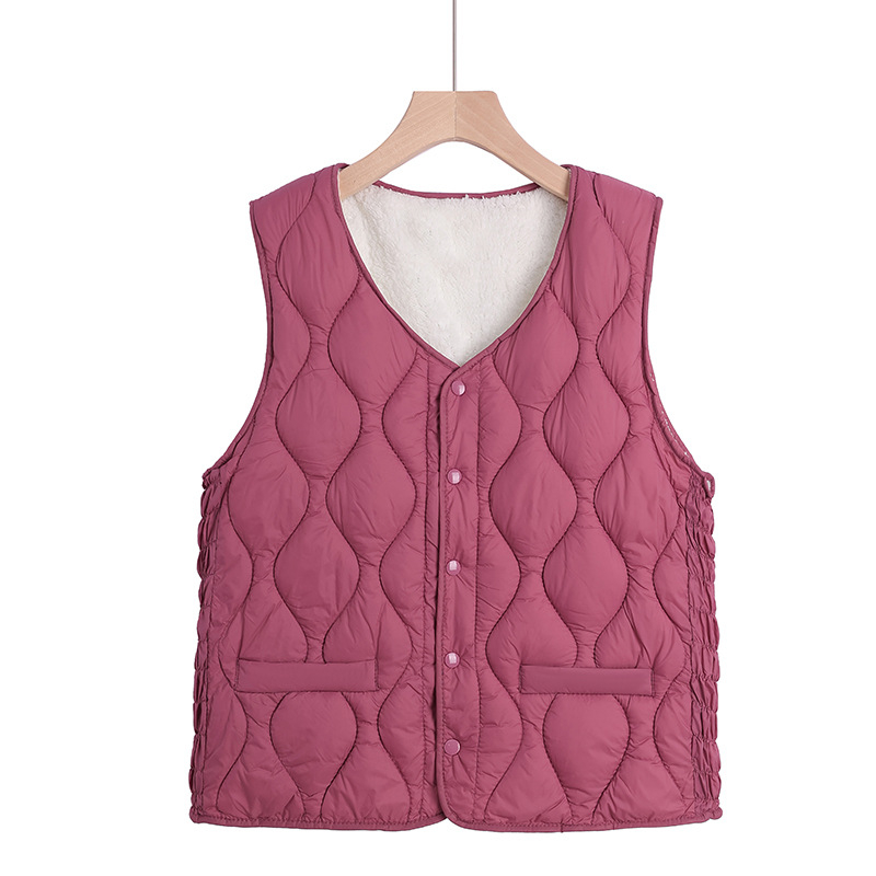 Női mellény meleg béléses szőrme és vállvédő párnázattal, poliészter anyag, 70–80% poliészter, 2023 ősz