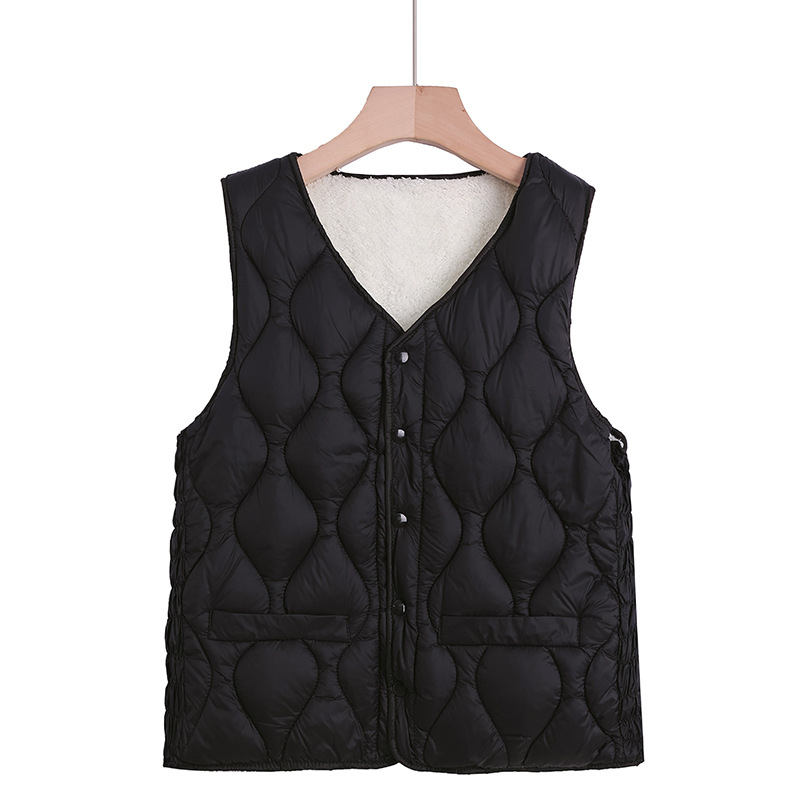 Női mellény meleg béléses szőrme és vállvédő párnázattal, poliészter anyag, 70–80% poliészter, 2023 ősz