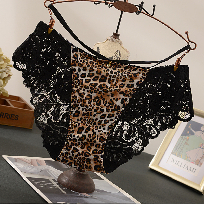 Ženske čipkaste gaćice s leopard uzorkom, srednje visoke talije, prozračne, pamučna podstava.