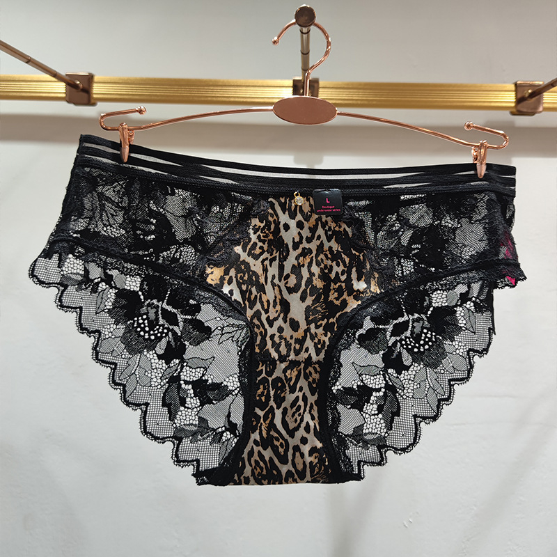 Ženske čipkaste gaćice s leopard uzorkom, srednje visoke talije, prozračne, pamučna podstava.