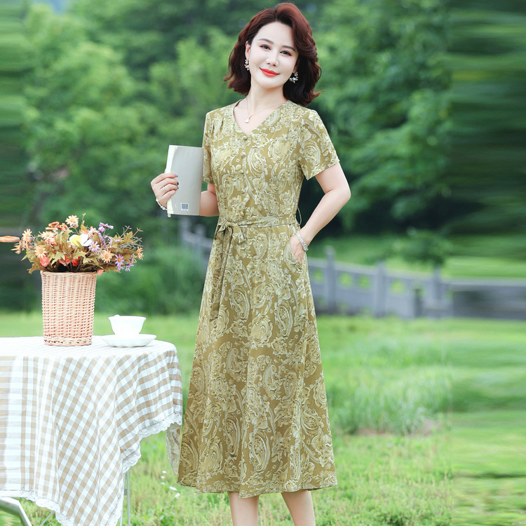 Virágmintás midi hosszúságú ruha V-nyakú, karcsúsított derék sziluett, poliészter-spandex keverék, elegáns nyári stílus