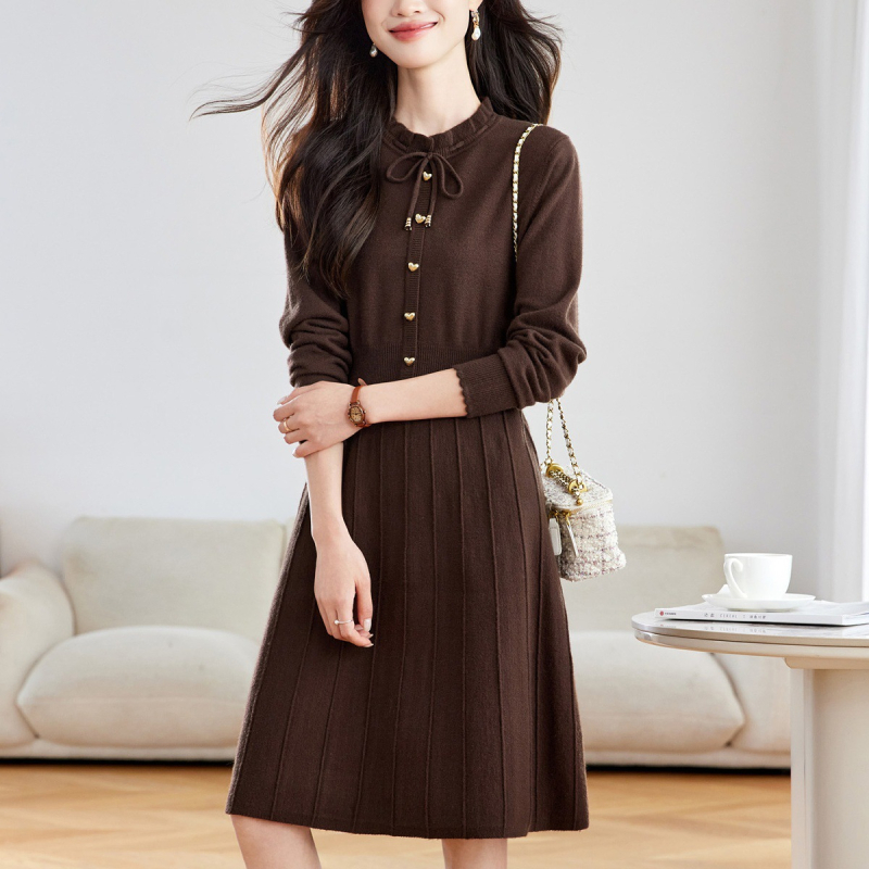 Kötött ruha deréknál fodrokkal, hálós anyag, poliiszter legfeljebb 30%, etnikus stílus, középmagas hossz, téli 2025