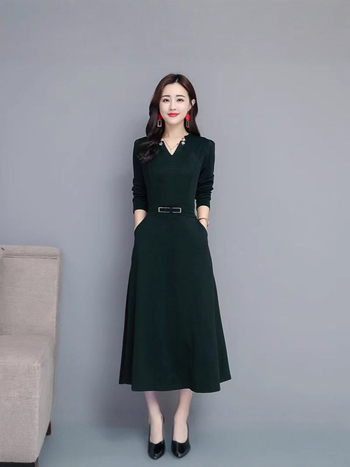 Női poliészter ruha, őszi 2025 kollekció, középméret hossz, hosszú ujjú, elegáns munkahelyi stílus, panelos dizájn, szövet összetétel 80-90% poliészter