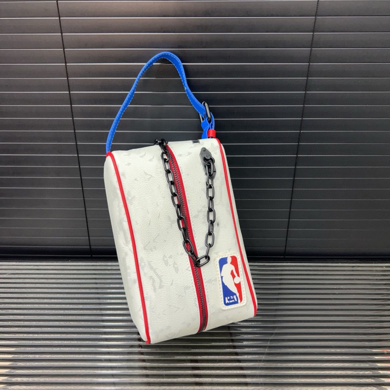 Muška kožna clutch torba, vodootporna, uzorak s slovima, podstava od platna, proljeće 2025