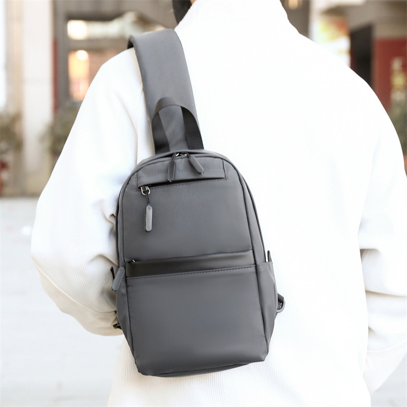 Geantă crossbody pentru bărbați, material din piele, pentru călătorii de afaceri, incapere pentru laptop de 8 inch, căptușeală poliester