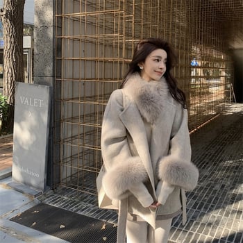 Női gyapjú kabát rókaszőr gallérral, vastag, lazább szabás, rövid hossz (≤40 cm), fűzős zárás, ősz 2024