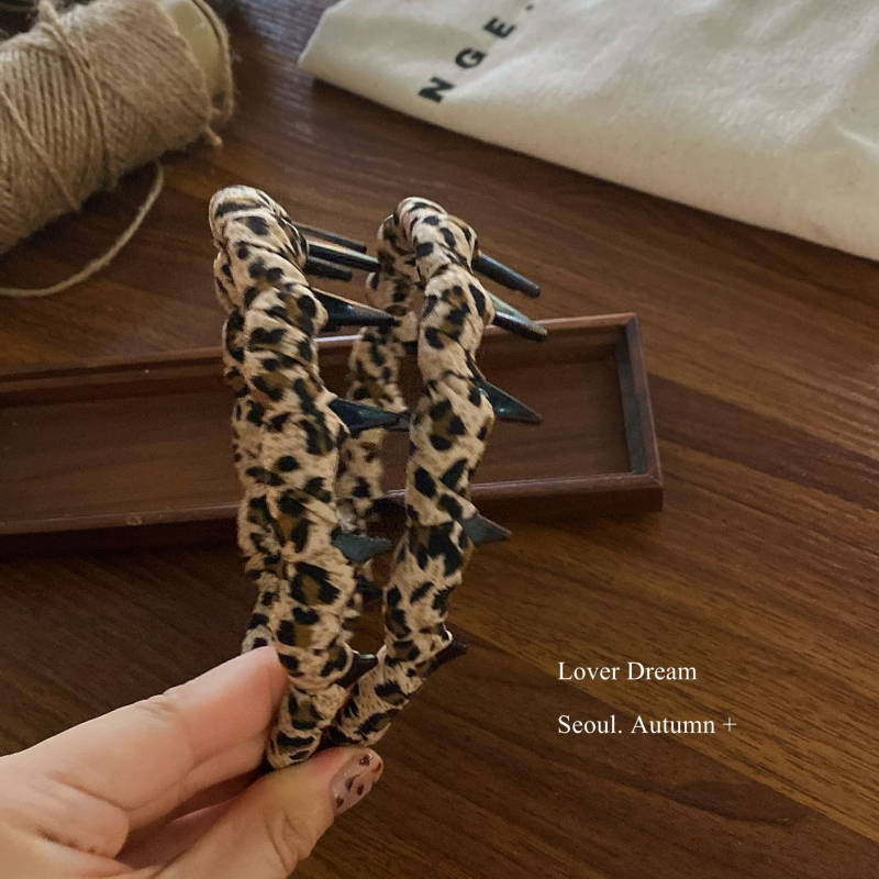 Leopard uzor čelenka, akril, ručna izrada, elegantan stil, ženski dodaci za kosu, jesen 2025