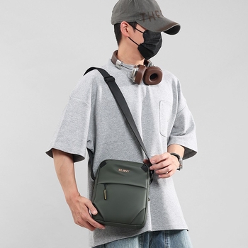 Muška crossbody torba za slobodno vrijeme i putovanja, vodootporna, membranski materijal, poliester podstava
