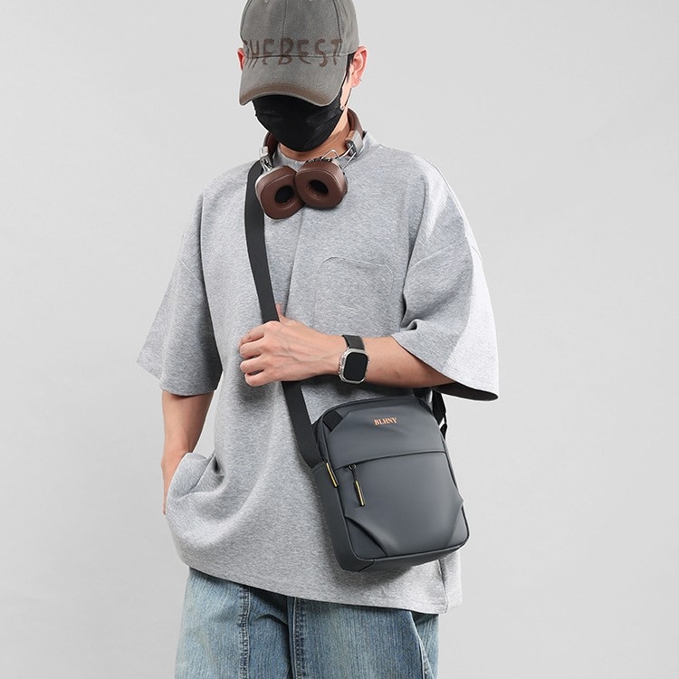 Muška crossbody torba za slobodno vrijeme i putovanja, vodootporna, membranski materijal, poliester podstava