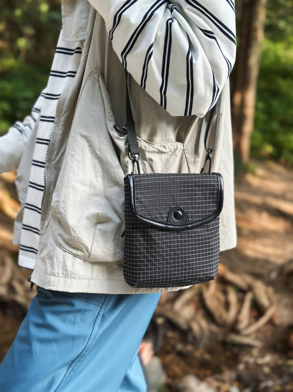 Muška crossbody torba od najlona, vodootporna i ultralaka, prugasti uzorak, podstava od poliestera, za slobodno vrijeme i putovanja