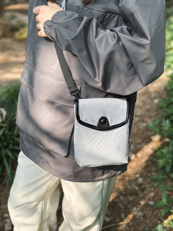 Muška crossbody torba od najlona, vodootporna i ultralaka, prugasti uzorak, podstava od poliestera, za slobodno vrijeme i putovanja