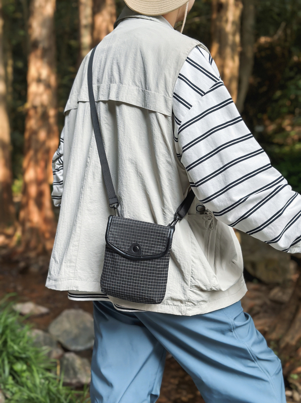 Muška crossbody torba od najlona, vodootporna i ultralaka, prugasti uzorak, podstava od poliestera, za slobodno vrijeme i putovanja