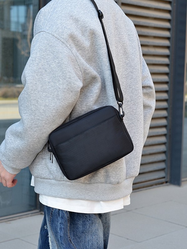 Muška torba preko ramena u Urban Minimalist stilu, Oxford platno, poliester podstava, geometrijski uzorak, kompatibilna sa 8-inčnim prijenosnikom