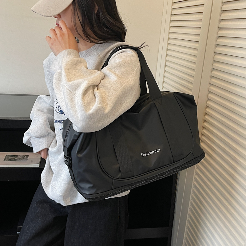 Geantă de călătorie cu capacitate mare pentru escapade scurte, ușoară, impermeabilă, unisex; material PU; căptușeală poliester; volum 20–35 L; funcții: ultra ușoară, protecție a coloanei, separare uscat-umed