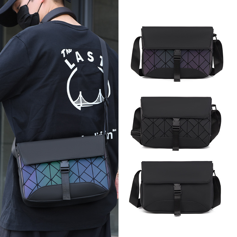 Muška crossbody torba, membranski materijal, vodootporna, olakšava nošenje, street style, jesen 2025