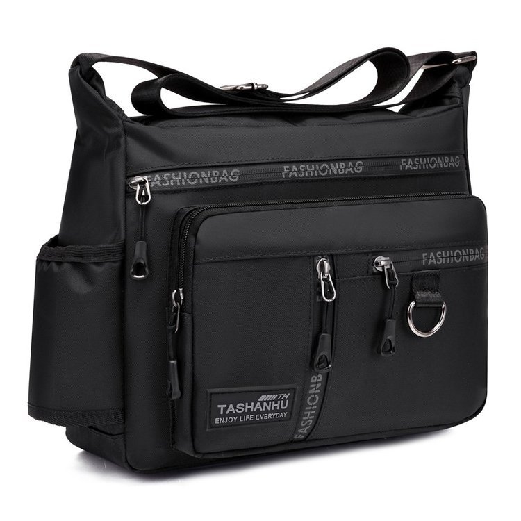 Muška crossbody torba, velika kapaciteta, vodootporan najlon, više džepova sa zatvaračima, zatvaranje na zatvarač, unutarnji džep sa zatvaračem, jedna naramenica, mekani držač