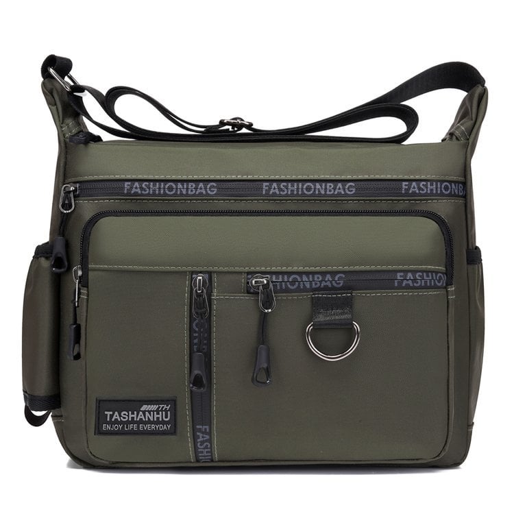 Muška crossbody torba, velika kapaciteta, vodootporan najlon, više džepova sa zatvaračima, zatvaranje na zatvarač, unutarnji džep sa zatvaračem, jedna naramenica, mekani držač