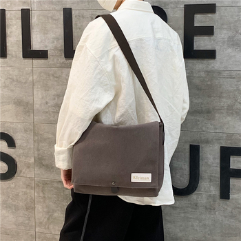 Muška platnena crossbody torba, japanskog stila, proširivi dizajn, pogodna za 8-inčni prijenosnik, poliester podstava.
