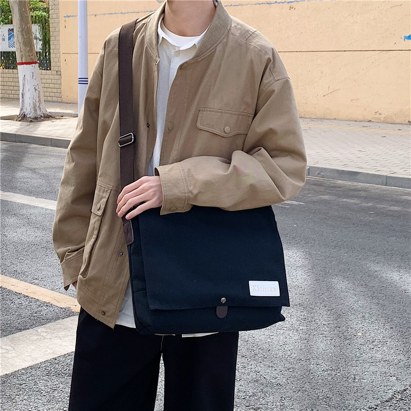 Muška platnena crossbody torba, japanskog stila, proširivi dizajn, pogodna za 8-inčni prijenosnik, poliester podstava.
